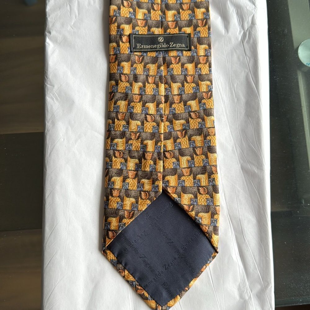 Ermenegildo Zegna Vintage Silk Necktie with Exclusive Geometric Pattern. - Picture 4 of 8